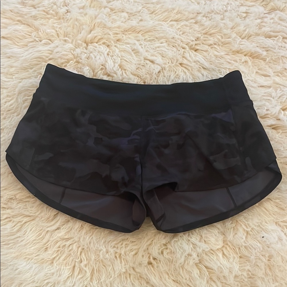 Lululemon Speed up shorts, size 6, 2.5” inseam, camo